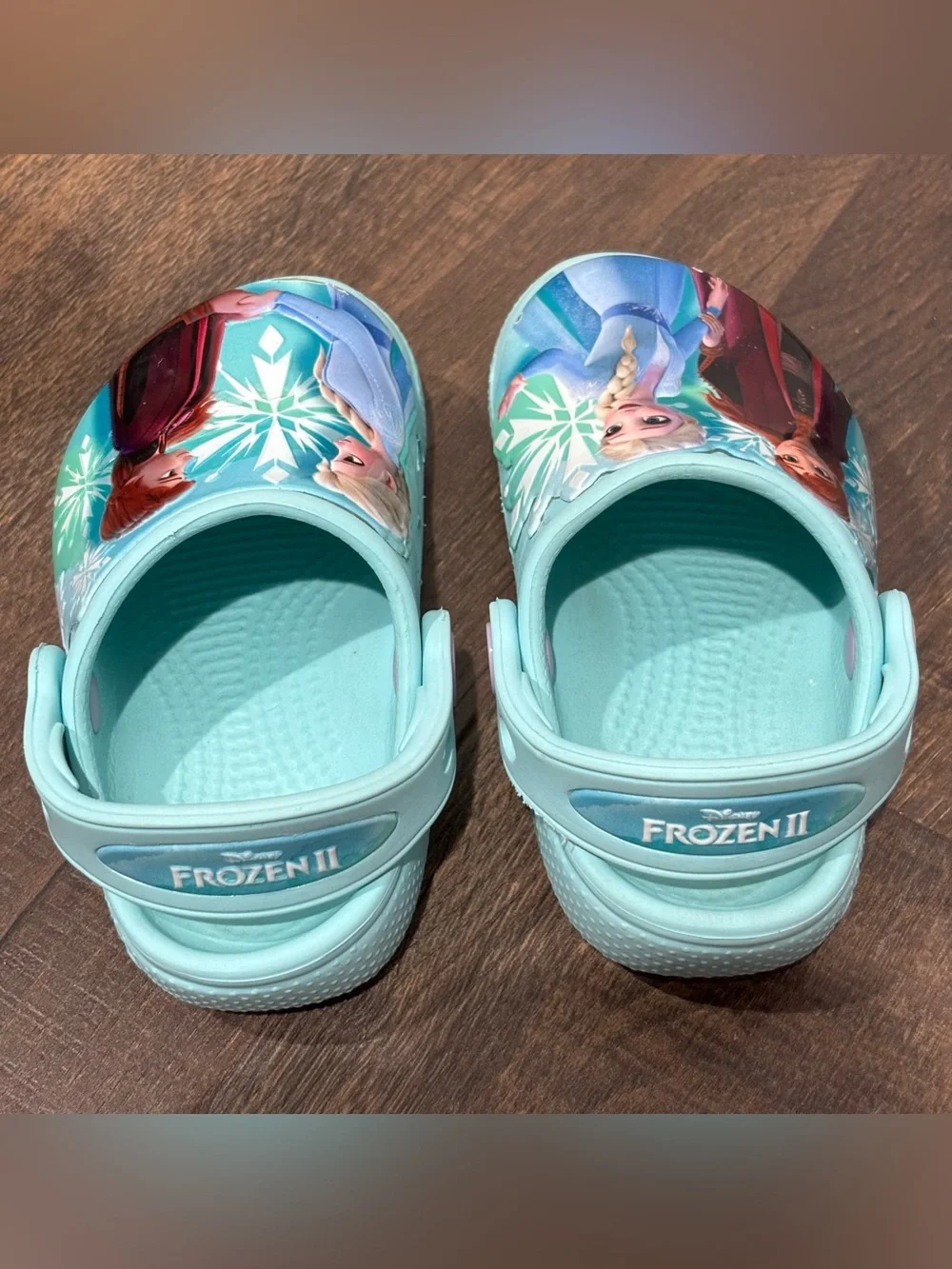 Disney Frozen II Crocs 6 Toddler Girls Elsa Anna Light Blue